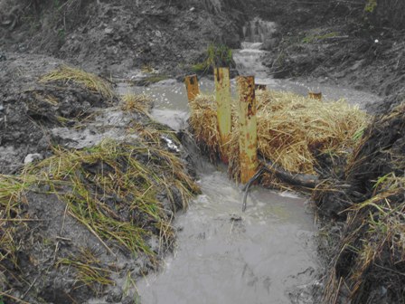 Straw bale silt traps